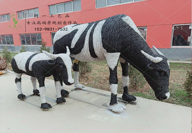 稻草工藝品奶牛