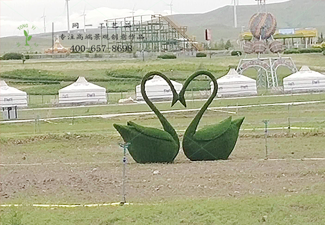 仿真綠雕二龍戲珠造型案例