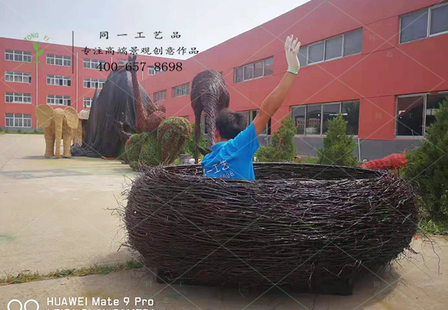 網(wǎng)紅藤編鳥巢造型