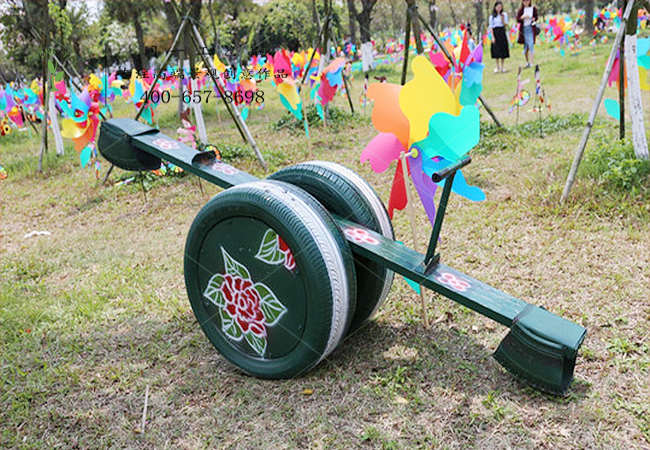 輪胎工藝品壓翹板造型